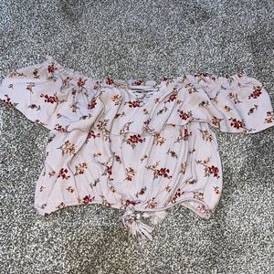 Cute American Eagle off the shoulder cropped top